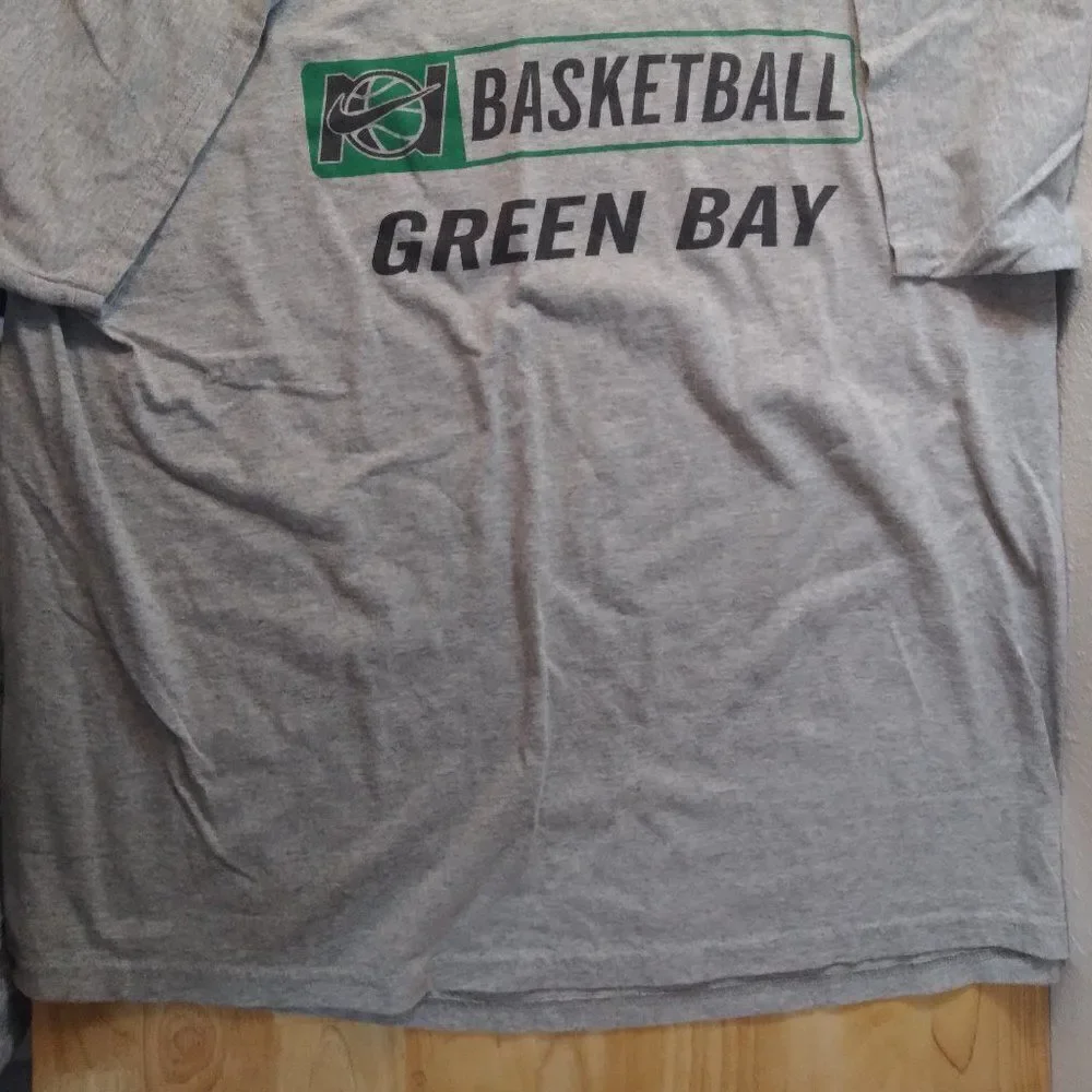 Vintage Nike Basketball Green Bay Wisconsin T-Shirt